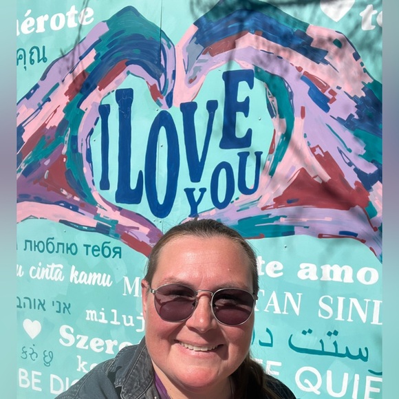 Welcome to Second Chance Alley! I know you will enjoy my fun and funky closet. - Picture 7 of 16